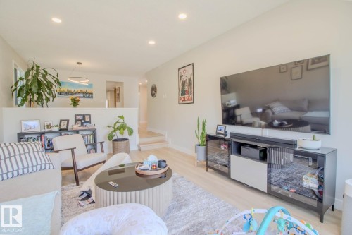 3412 110 Street, Edmonton, AB - Indoor