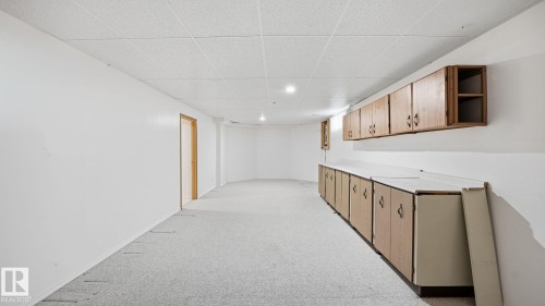 Edmonton, AB - Indoor Photo Showing Other Room