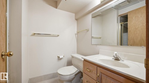 Edmonton, AB - Indoor Photo Showing Bathroom