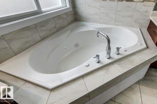 1924 69 Street, Edmonton, AB - Indoor Photo Showing Bathroom