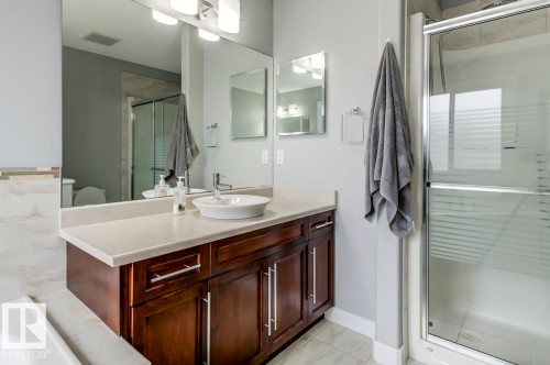 1924 69 Street, Edmonton, AB - Indoor Photo Showing Bathroom