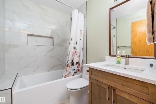 229 Northmount Drive, Wetaskiwin, AB - Indoor Photo Showing Bathroom