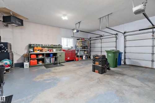 229 Northmount Drive, Wetaskiwin, AB - Indoor Photo Showing Garage