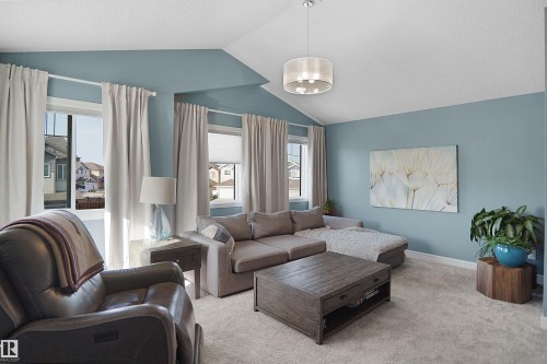 12351 176 Avenue, Edmonton, AB - Indoor Photo Showing Living Room