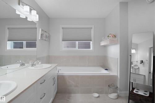 12351 176 Avenue, Edmonton, AB - Indoor Photo Showing Bathroom