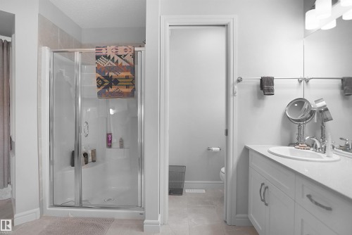 12351 176 Avenue, Edmonton, AB - Indoor Photo Showing Bathroom