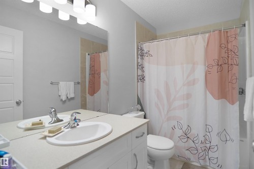 12351 176 Avenue, Edmonton, AB - Indoor Photo Showing Bathroom