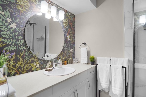 12351 176 Avenue, Edmonton, AB - Indoor Photo Showing Bathroom