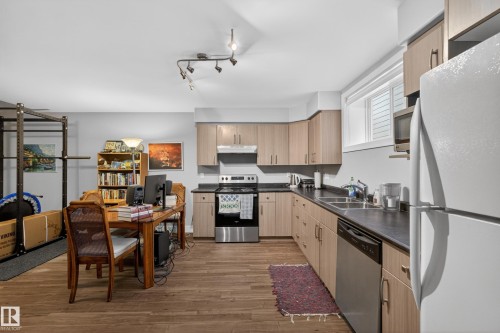 30 Belmont Drive, St. Albert, AB - Indoor Photo Showing Kitchen With Double Sink