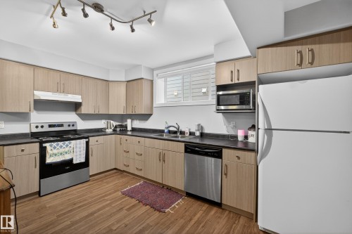 30 Belmont Drive, St. Albert, AB - Indoor Photo Showing Kitchen With Double Sink
