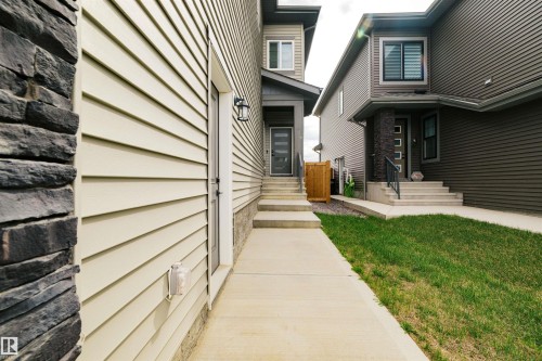 1367 Siskin Wynd, Edmonton, AB 