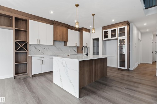 56 Meadowgrove Landing, Spruce Grove, AB - Indoor Photo Showing Kitchen With Upgraded Kitchen