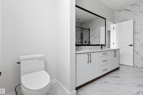 56 Meadowgrove Landing, Spruce Grove, AB - Indoor Photo Showing Bathroom