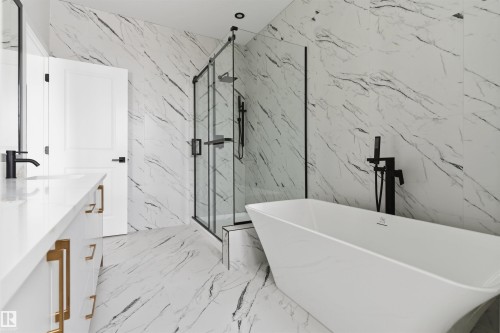 56 Meadowgrove Landing, Spruce Grove, AB - Indoor Photo Showing Bathroom