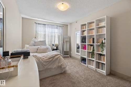 3908 Agar Crest, Edmonton, AB - Indoor Photo Showing Bedroom