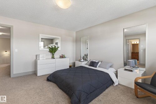 3908 Agar Crest, Edmonton, AB - Indoor Photo Showing Bedroom