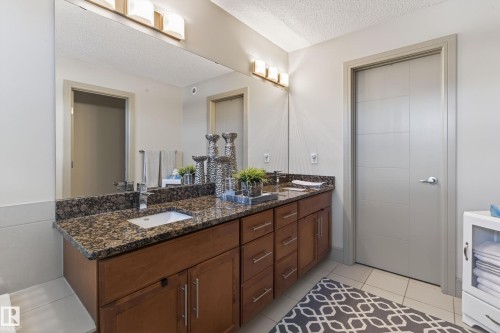 3908 Agar Crest, Edmonton, AB - Indoor Photo Showing Bathroom