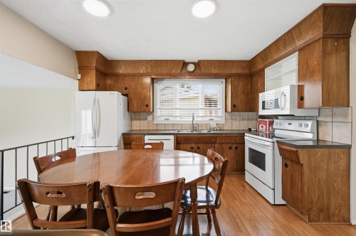 692 Lee Ridge Road, Edmonton, AB - Indoor