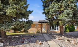 692 LEE RIDGE Road  Edmonton, AB T6K 0P2