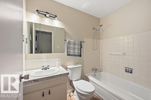 692 Lee Ridge Road, Edmonton, AB - Indoor Photo Showing Bathroom