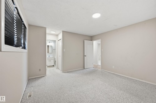 692 Lee Ridge Road, Edmonton, AB - Indoor Photo Showing Other Room
