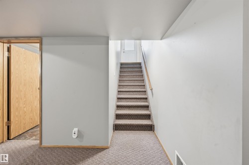 692 Lee Ridge Road, Edmonton, AB - Indoor Photo Showing Other Room