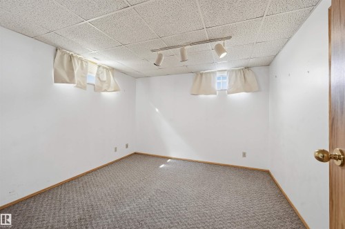 692 Lee Ridge Road, Edmonton, AB - Indoor Photo Showing Other Room