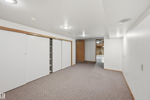 692 Lee Ridge Road, Edmonton, AB - Indoor Photo Showing Other Room