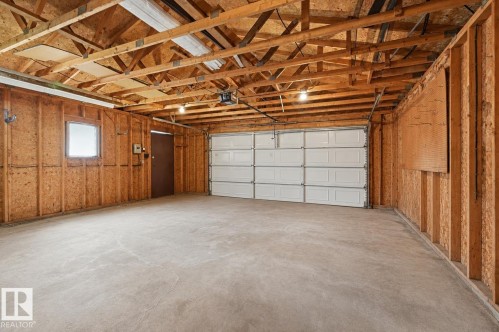 692 Lee Ridge Road, Edmonton, AB - Indoor Photo Showing Garage