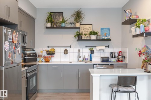 63 1304 Rutherford Road, Edmonton, AB - Indoor Photo Showing Kitchen
