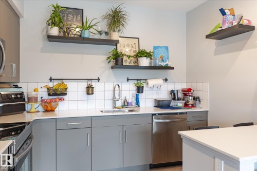 63 1304 Rutherford Road, Edmonton, AB - Indoor Photo Showing Kitchen