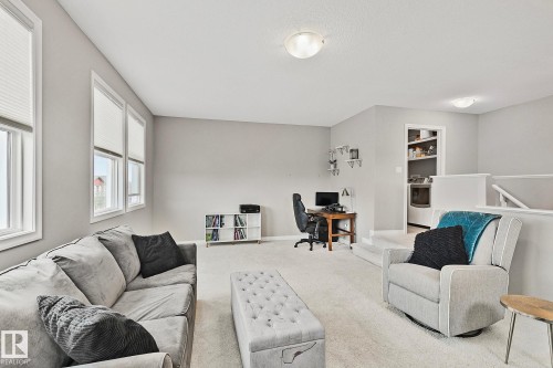 22131 95 Avenue, Edmonton, AB - Indoor Photo Showing Living Room