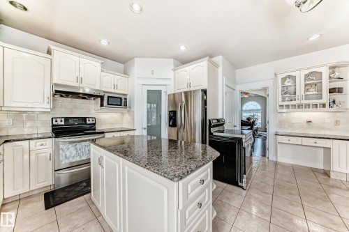 16626 58A Street, Edmonton, AB - Indoor Photo Showing Kitchen With Upgraded Kitchen