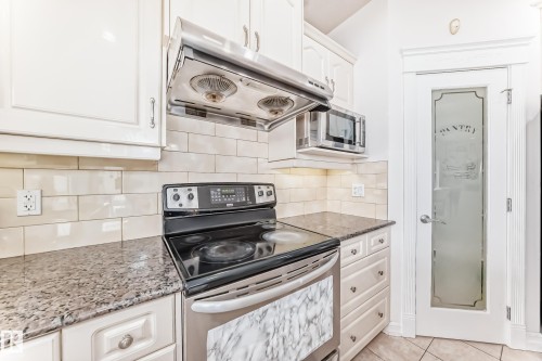 16626 58A Street, Edmonton, AB - Indoor Photo Showing Kitchen With Upgraded Kitchen