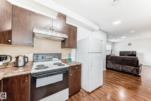 16626 58A Street, Edmonton, AB - Indoor Photo Showing Kitchen