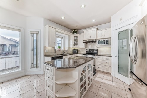 16626 58A Street, Edmonton, AB - Indoor Photo Showing Kitchen With Upgraded Kitchen