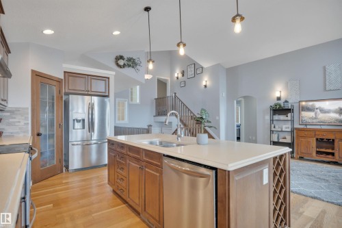 552 Reynalds Wynd, Leduc, AB - Indoor Photo Showing Kitchen With Double Sink With Upgraded Kitchen