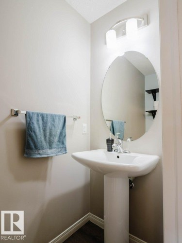 7607 24 Avenue, Edmonton, AB - Indoor Photo Showing Bathroom