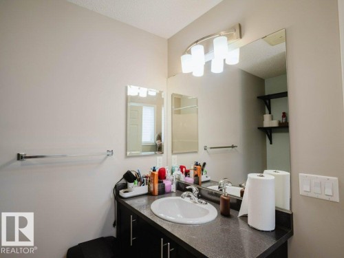7607 24 Avenue, Edmonton, AB - Indoor Photo Showing Bathroom