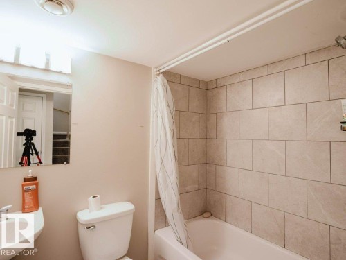 7607 24 Avenue, Edmonton, AB - Indoor Photo Showing Bathroom