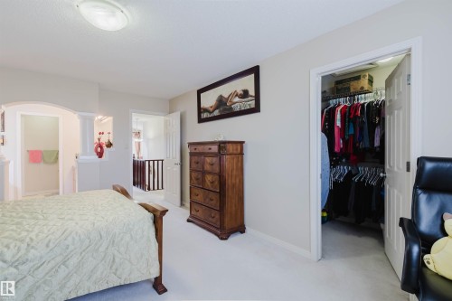 Carpeted room featuring an open closet with shelving and hanging rods - 1764 Melrose Crescent, Edmonton, AB 