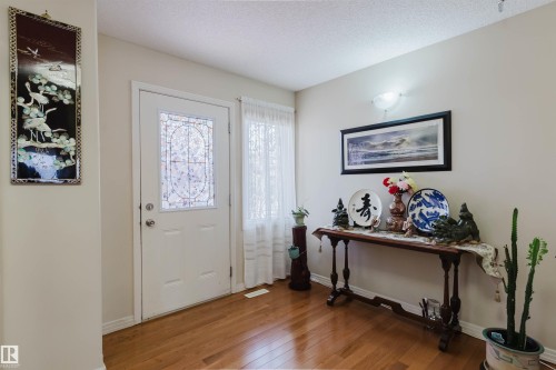 Entryway featuring wood-finish flooring - 1764 Melrose Crescent, Edmonton, AB 