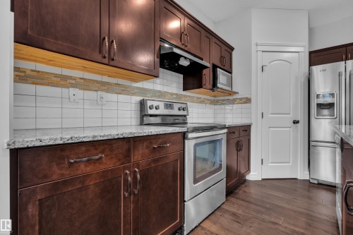 1303 29 Street Nw, Edmonton, AB - Indoor Photo Showing Kitchen
