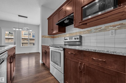 1303 29 Street Nw, Edmonton, AB - Indoor Photo Showing Kitchen