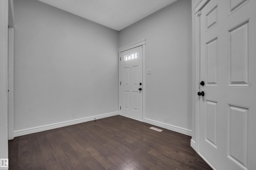 1303 29 Street Nw, Edmonton, AB - Indoor Photo Showing Other Room