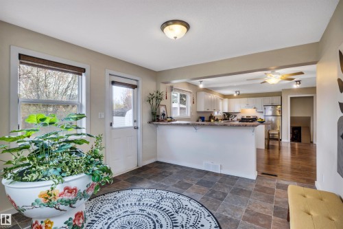 96 Arlington Drive, St. Albert, AB - Indoor Photo Showing Other Room