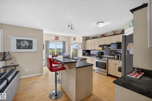 4333 Mcmullen Way Sw, Edmonton, AB - Indoor Photo Showing Kitchen
