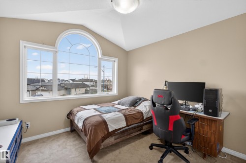 4333 Mcmullen Way Sw, Edmonton, AB - Indoor Photo Showing Bedroom