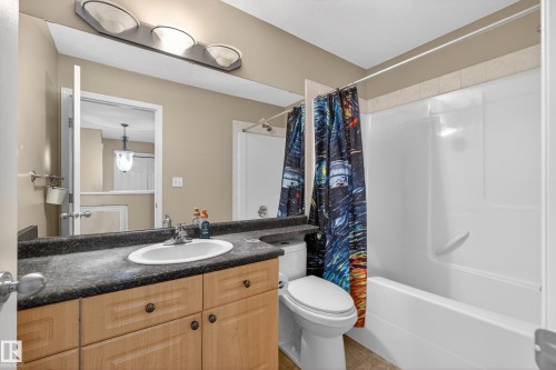 4333 Mcmullen Way Sw, Edmonton, AB - Indoor Photo Showing Bathroom