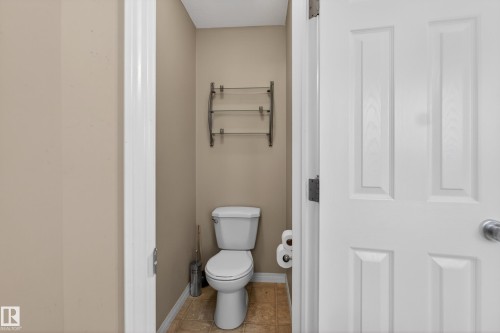4333 Mcmullen Way Sw, Edmonton, AB - Indoor Photo Showing Bathroom